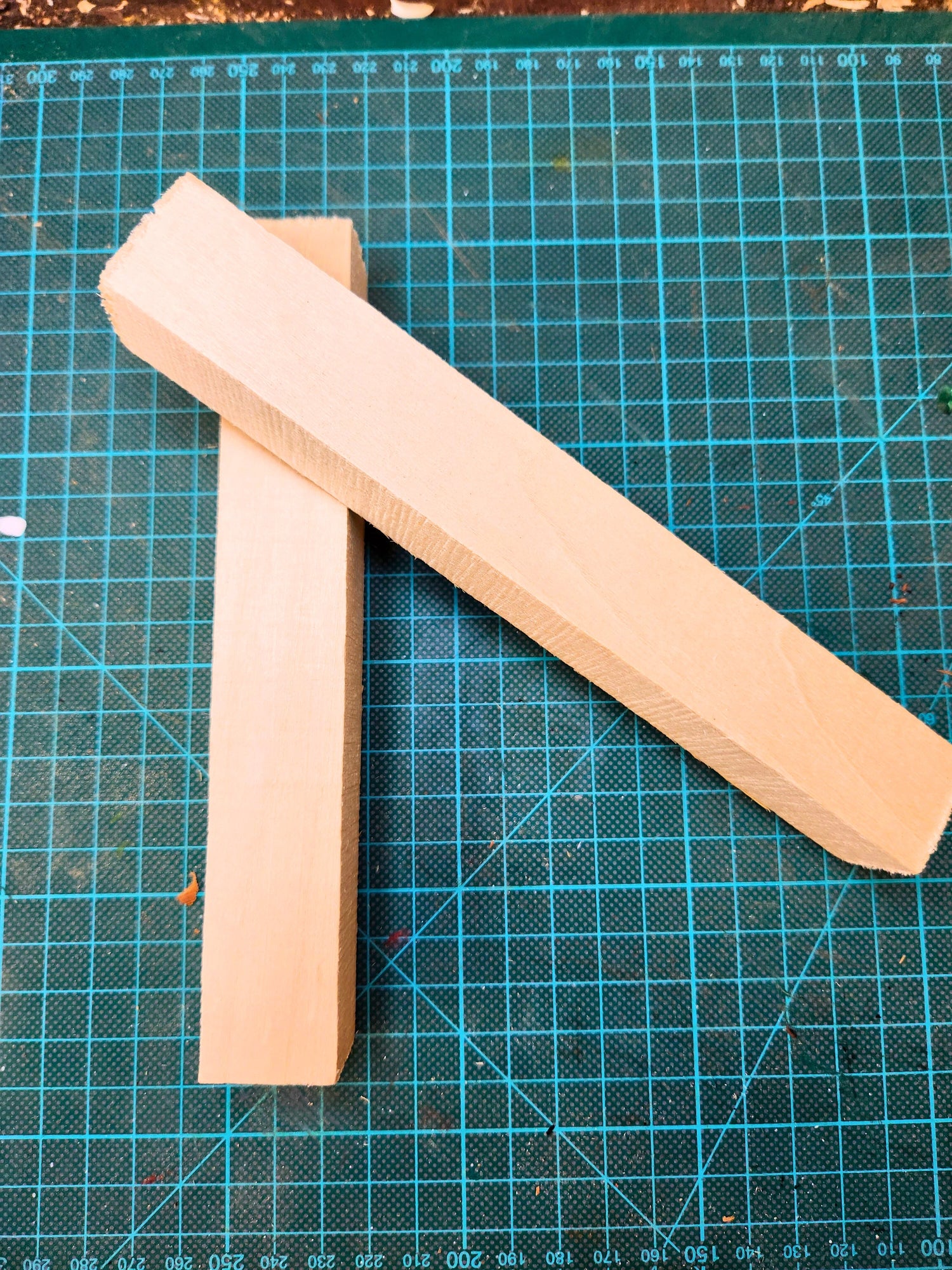 Täljmaterial & Tillbehör
