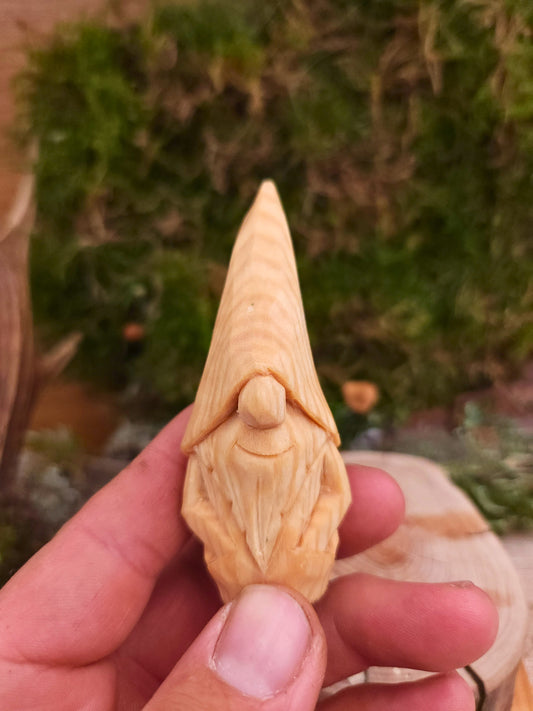 Schwedischer Wichtel Nr. 70 – Handgeschnitzte Holzfigur | Nummeriert und Signiert