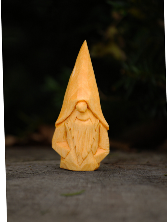 Handgjord svensk träfigur – Unpainted Nisse (Gnome, Wichtel), perfekt DIY och hobbyprojekt, Scandinavian wood carving for painting, einzigartiges Zubehör für Wichtelhaus, Elfenszene och miniatyrvärldar.
