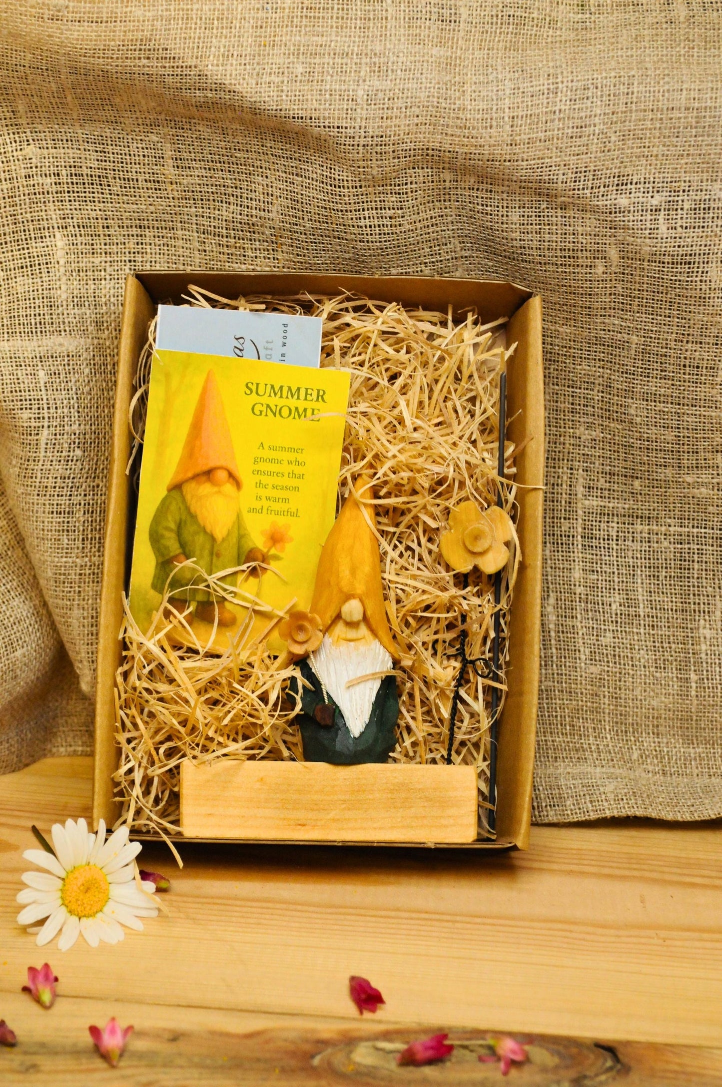 Summer Nisse with rose scented flower