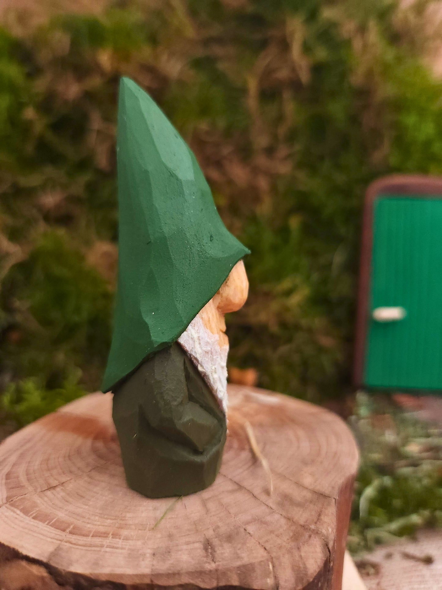 Handgeschnitzter Holz-Wichtel – Bemalt mit eigener Ei-Öl-Tempera, Skandinavische Volkskunst